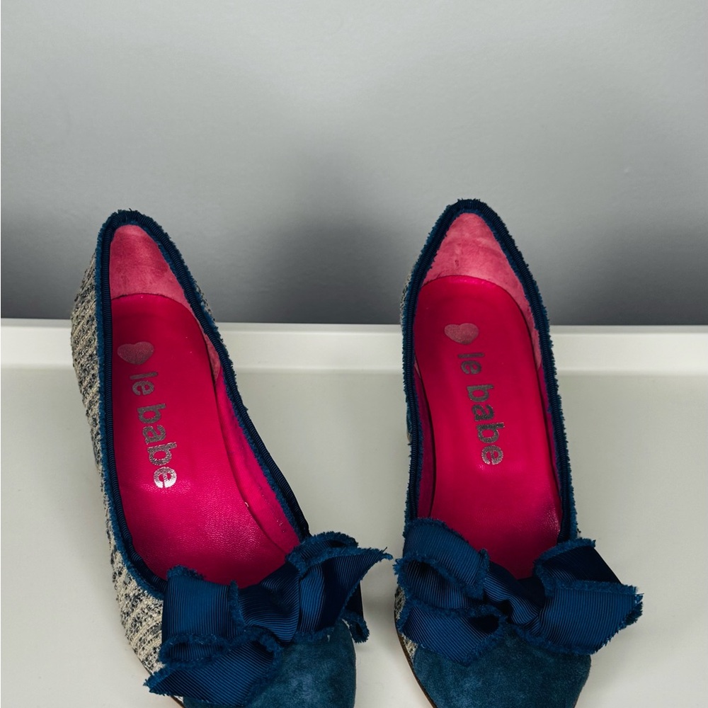 Vero Cuoio Navy and Cream Textured Heels